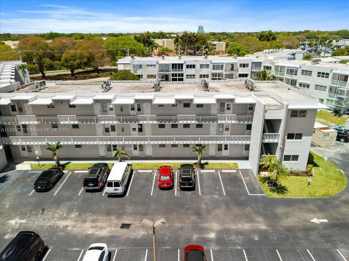 Small Image of 2200 PARK LN #306, Hollywood Number 3