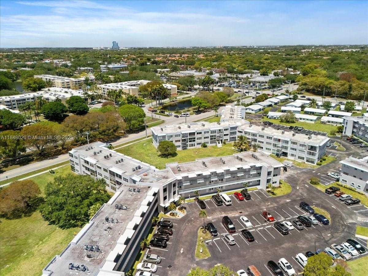 Small Image of 2200 PARK LN #306, Hollywood Number 4