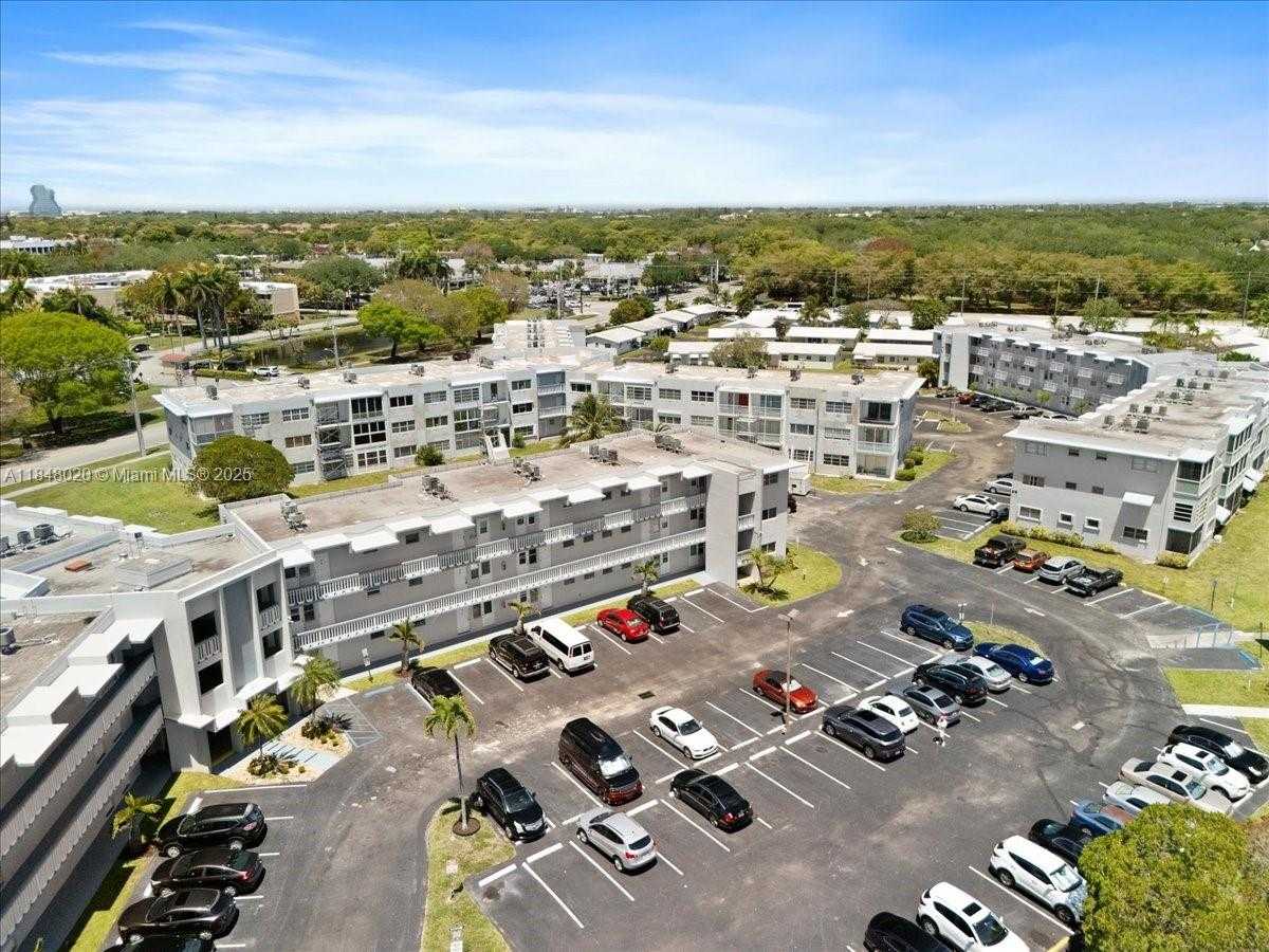 Small Image of 2200 PARK LN #306, Hollywood Number 5