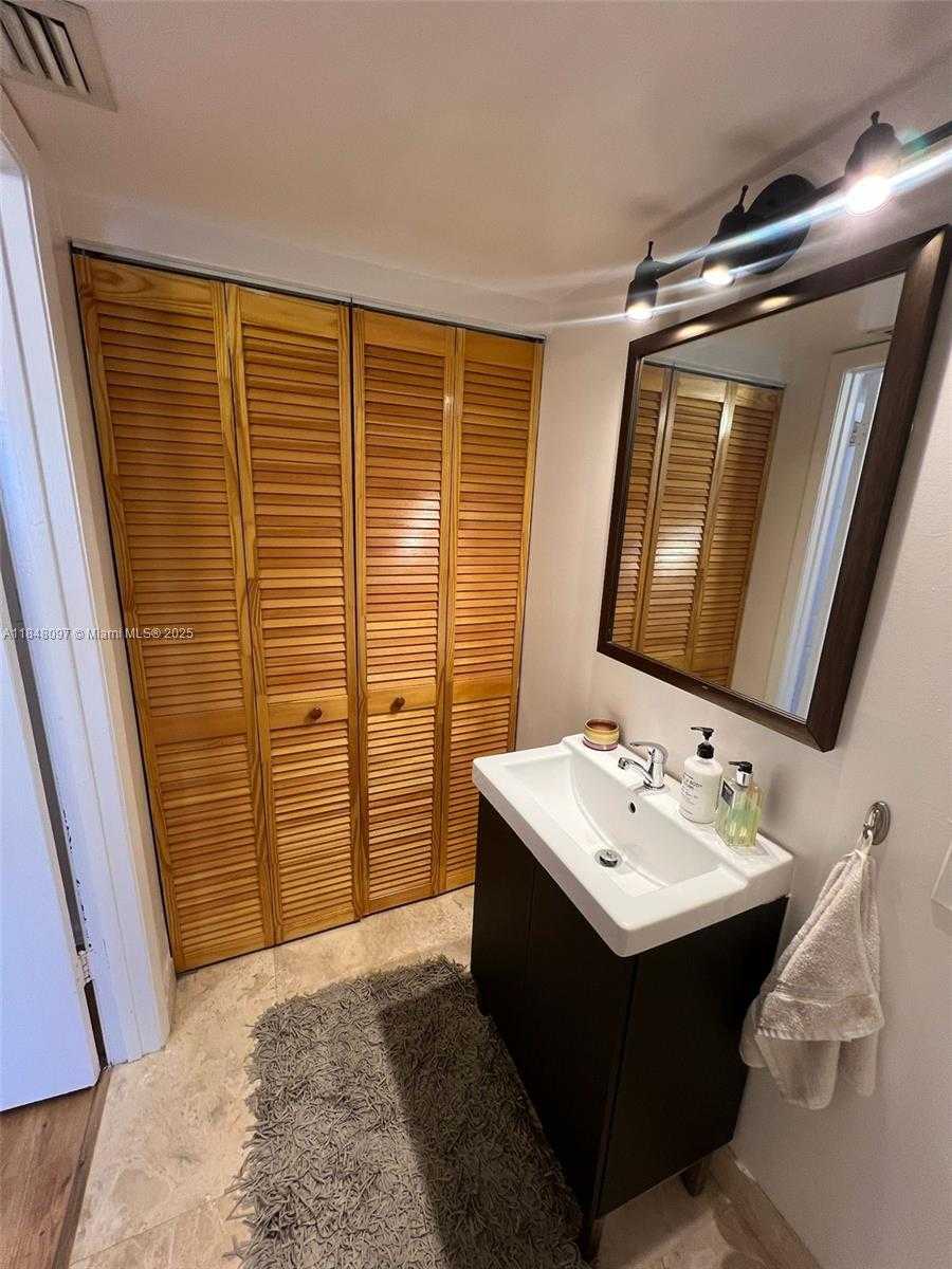 Small Image of 540 BRICKELL KEY DR #1524, Miami Number 15
