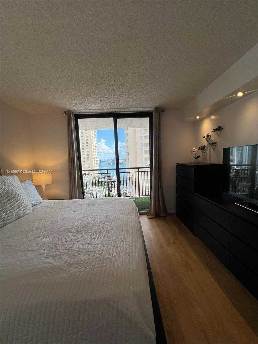 Small Image of 540 BRICKELL KEY DR #1524, Miami Number 18