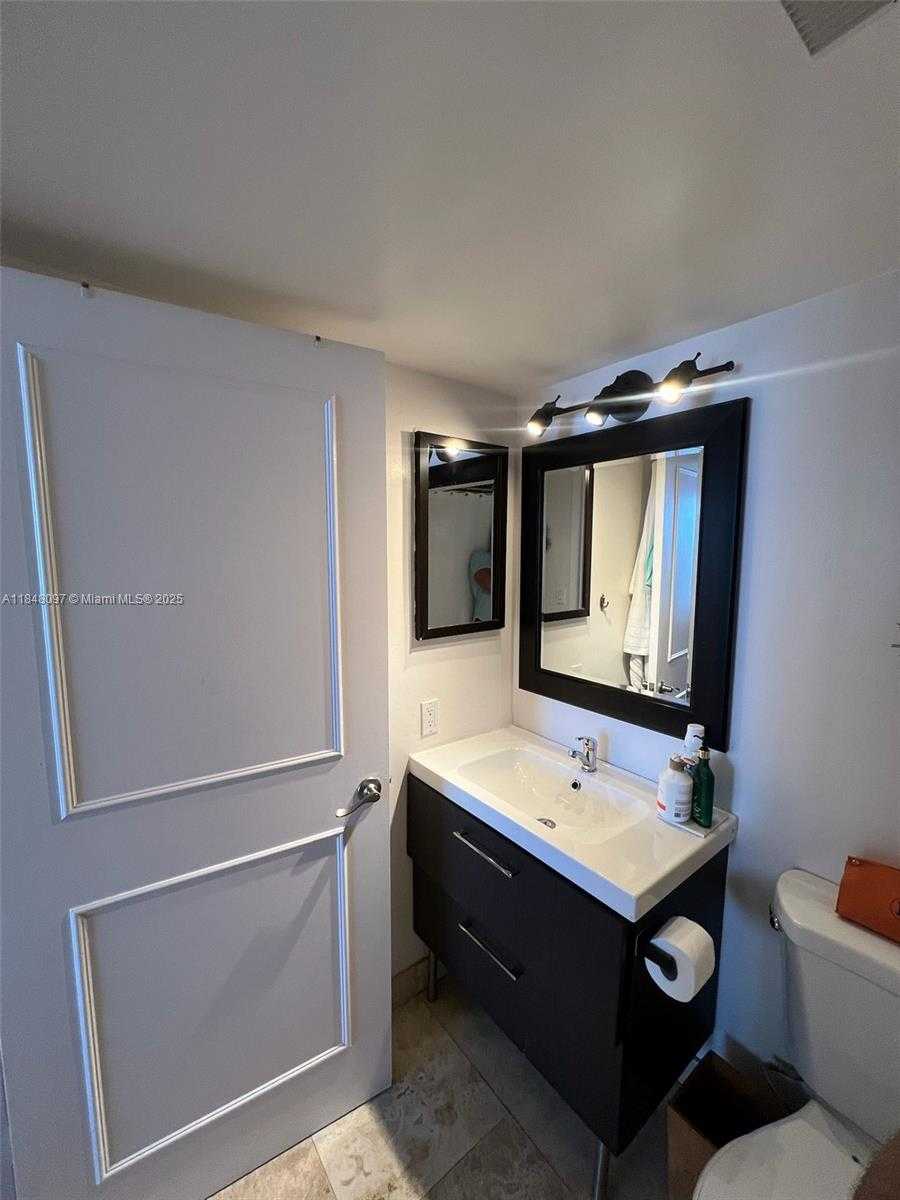 Small Image of 540 BRICKELL KEY DR #1524, Miami Number 24