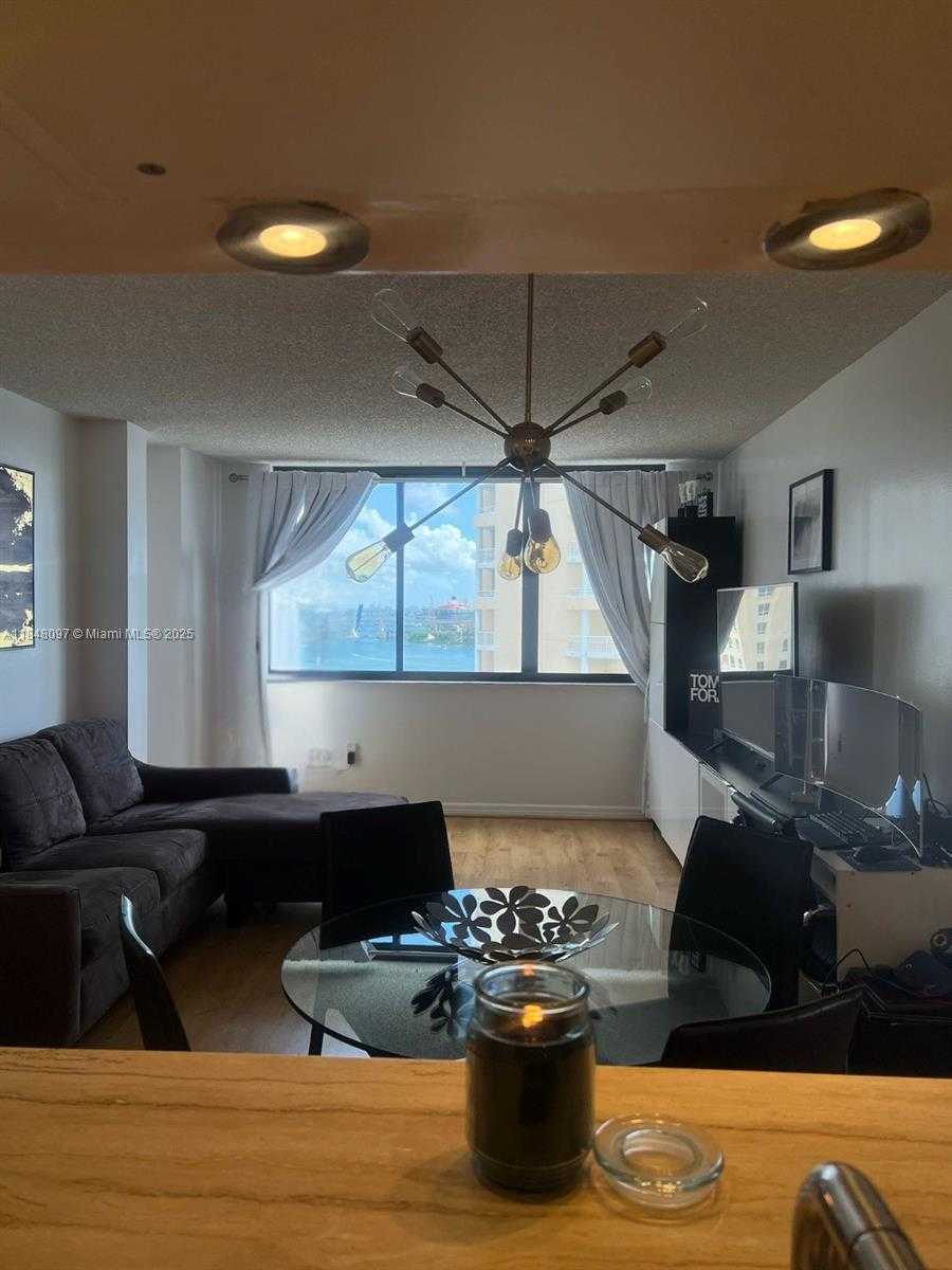 Small Image of 540 BRICKELL KEY DR #1524, Miami Number 4
