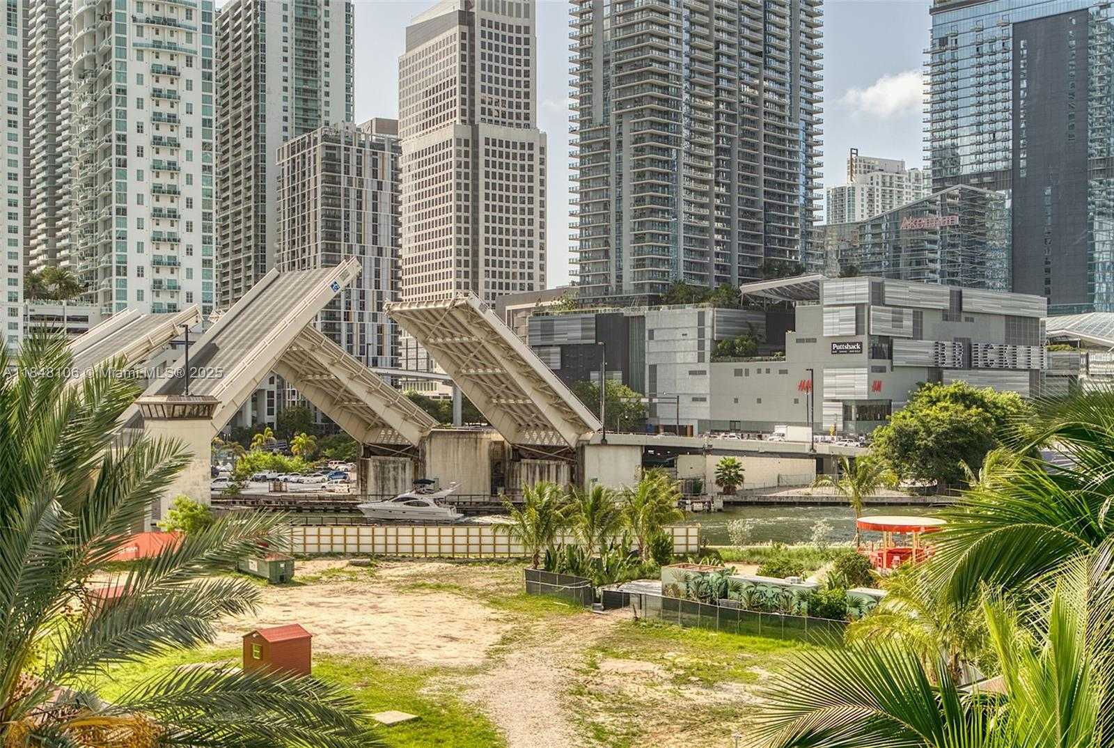 Small Image of 90 SOUTH WEST 3RD ST #TH506, Miami Number 32