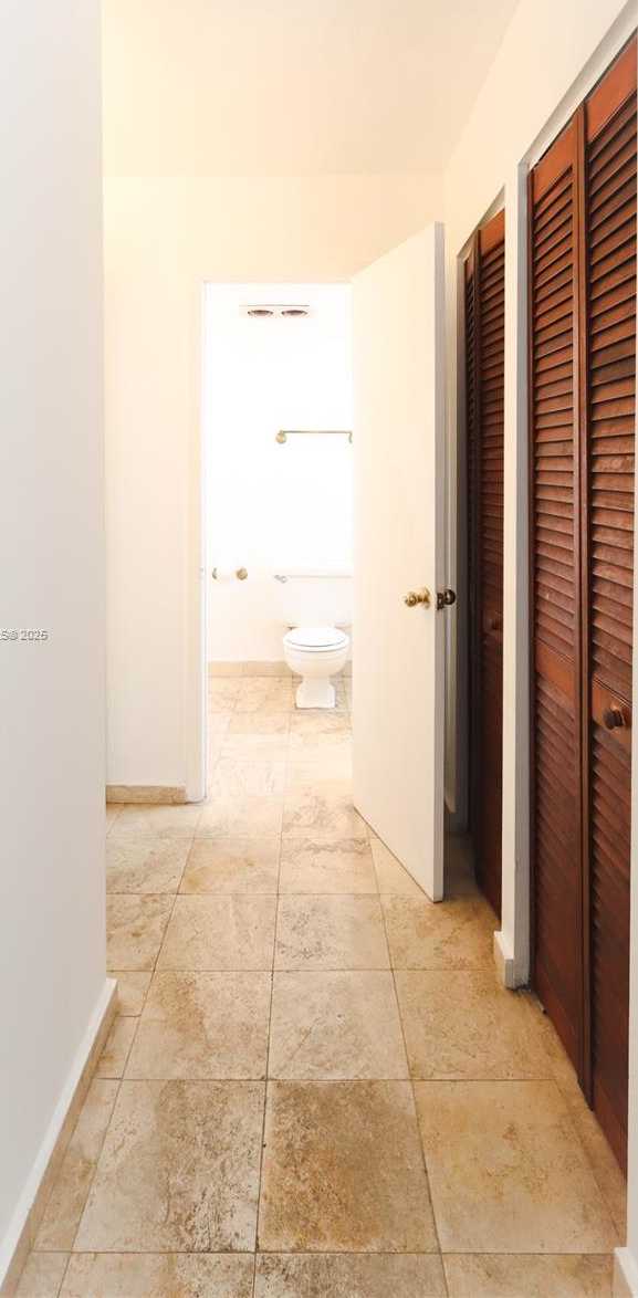 Small Image of 6900 BAY DR #3I, Miami Beach Number 10