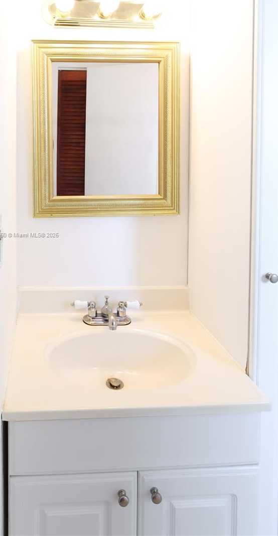 Small Image of 6900 BAY DR #3I, Miami Beach Number 12