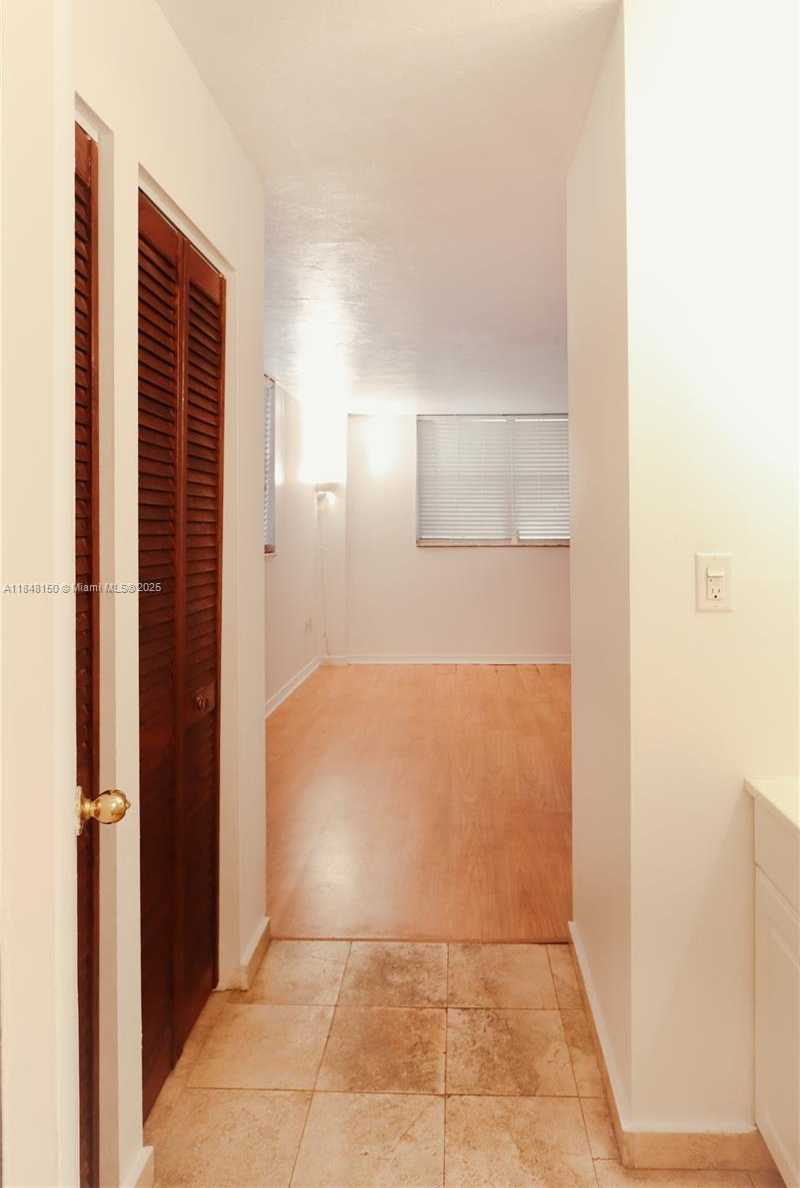 Small Image of 6900 BAY DR #3I, Miami Beach Number 13