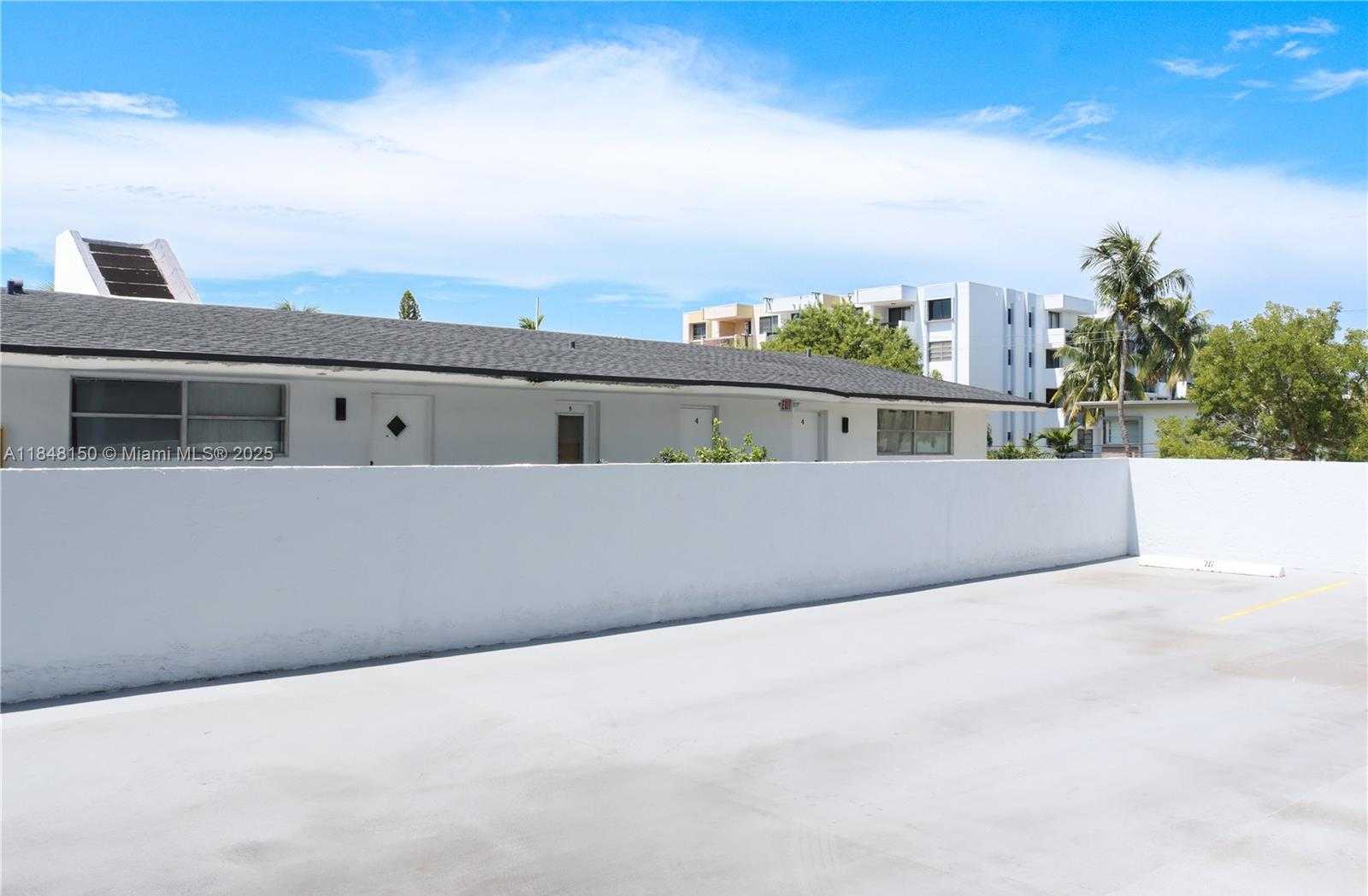 Small Image of 6900 BAY DR #3I, Miami Beach Number 17