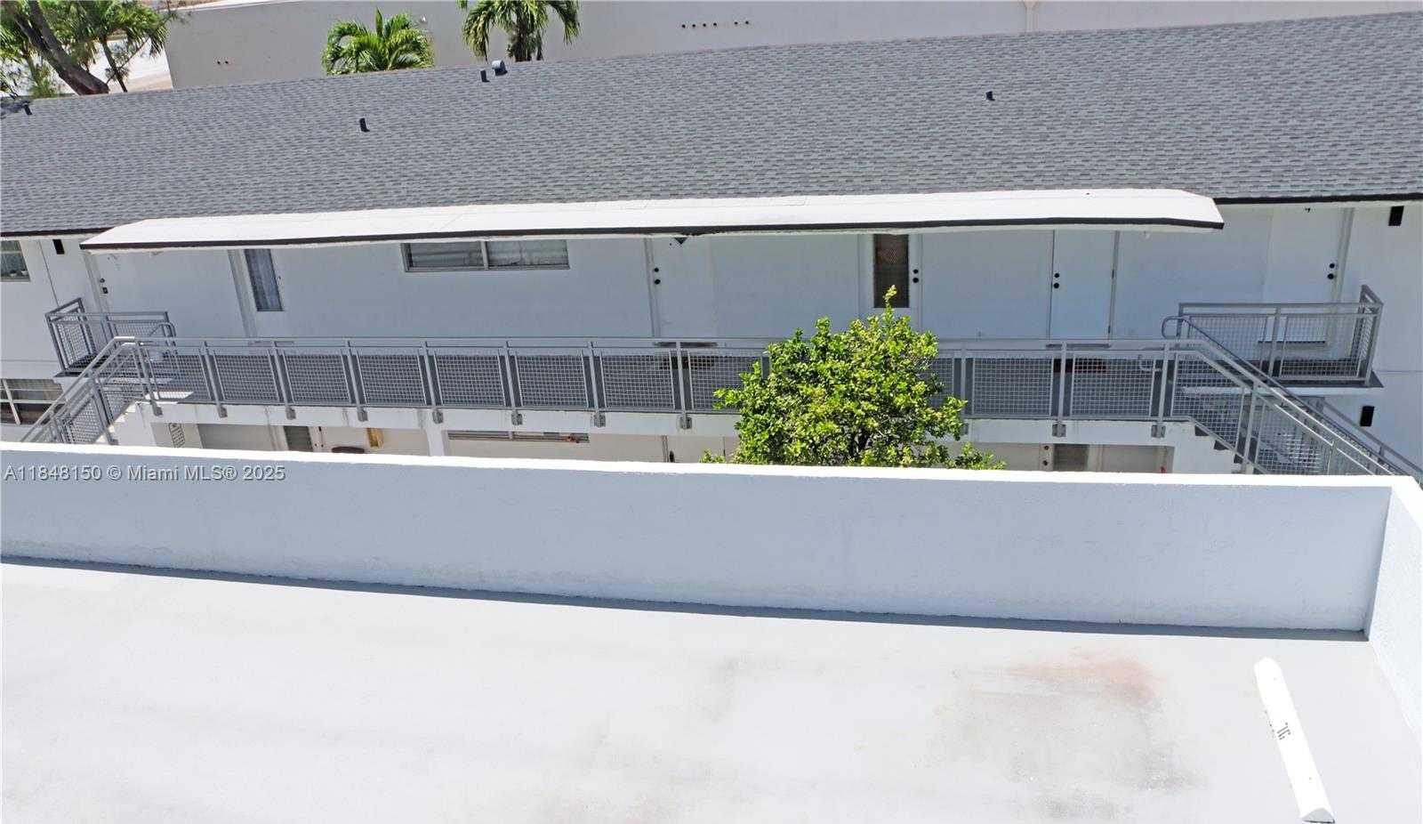 Small Image of 6900 BAY DR #3I, Miami Beach Number 19