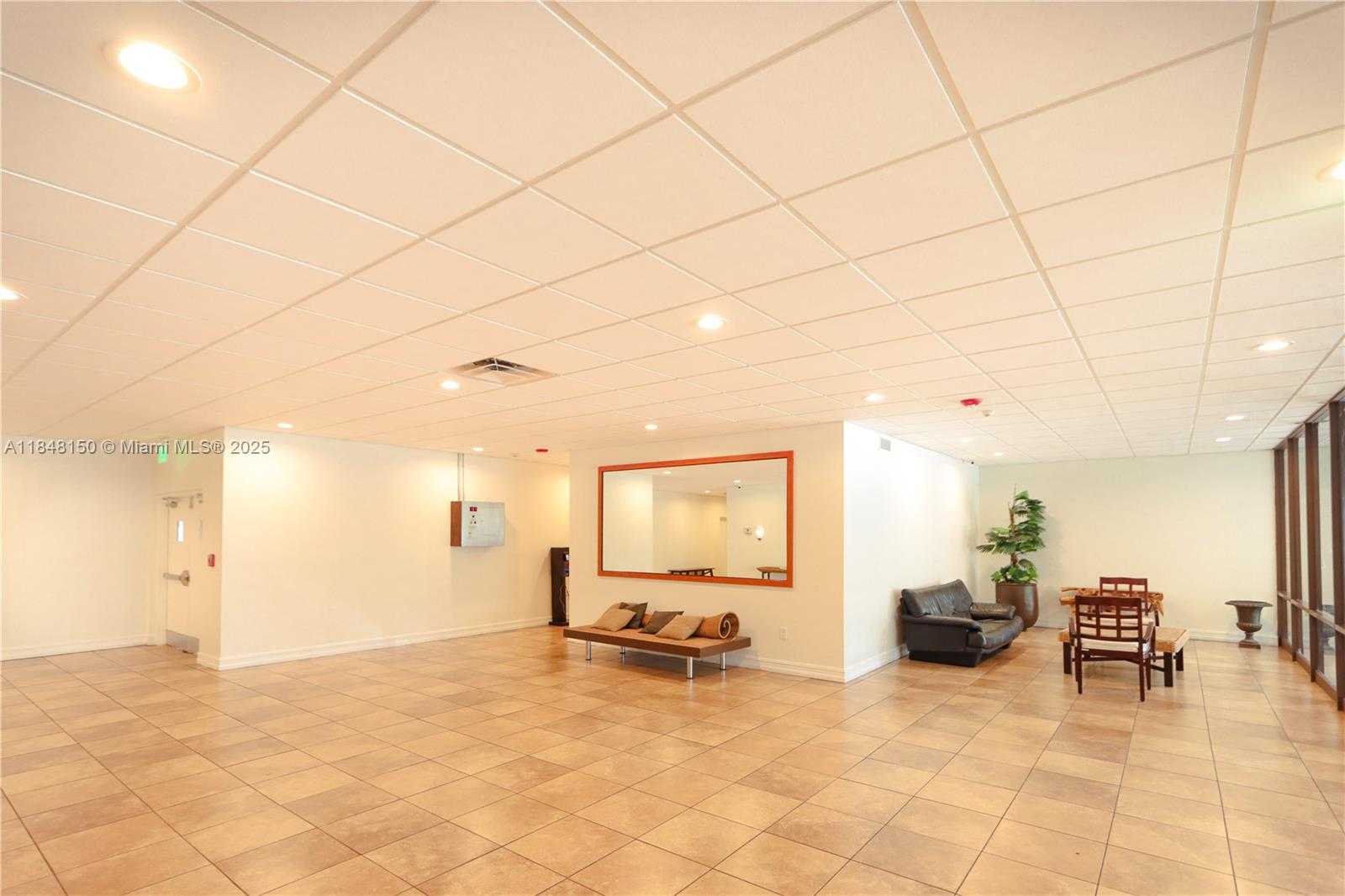 Small Image of 6900 BAY DR #3I, Miami Beach Number 21