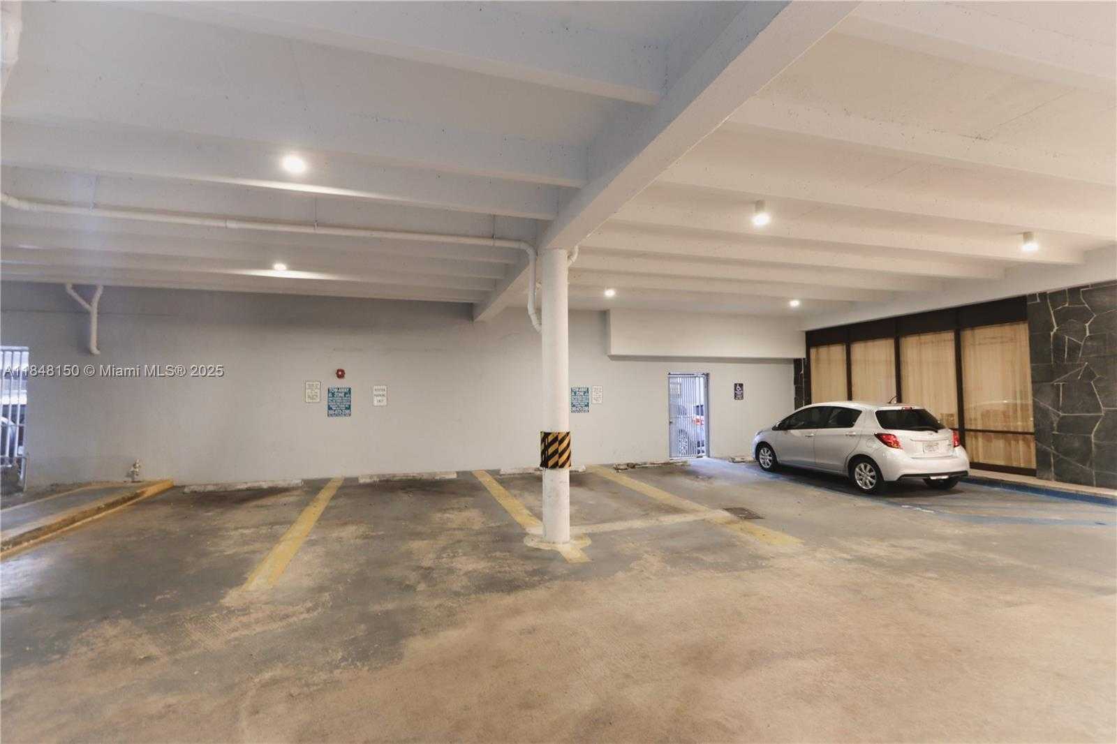Small Image of 6900 BAY DR #3I, Miami Beach Number 22
