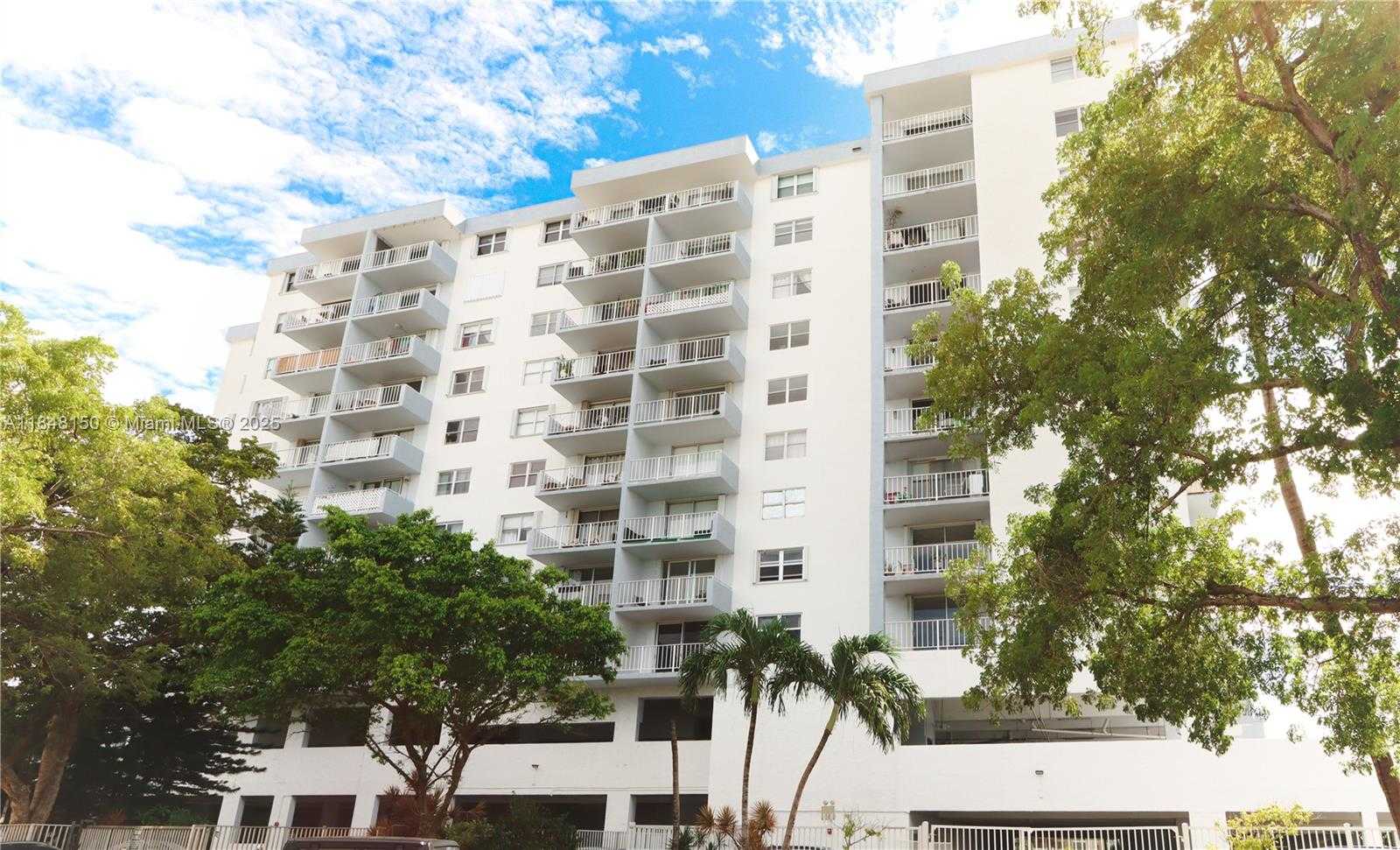 Small Image of 6900 BAY DR #3I, Miami Beach Number 24