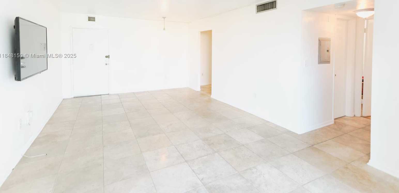 Small Image of 6900 BAY DR #3I, Miami Beach Number 4