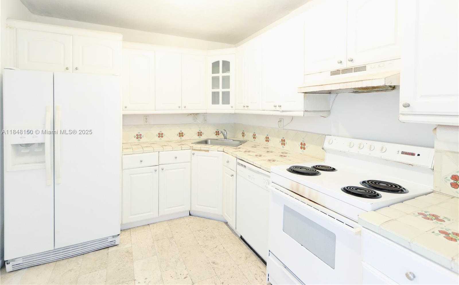 Small Image of 6900 BAY DR #3I, Miami Beach Number 5