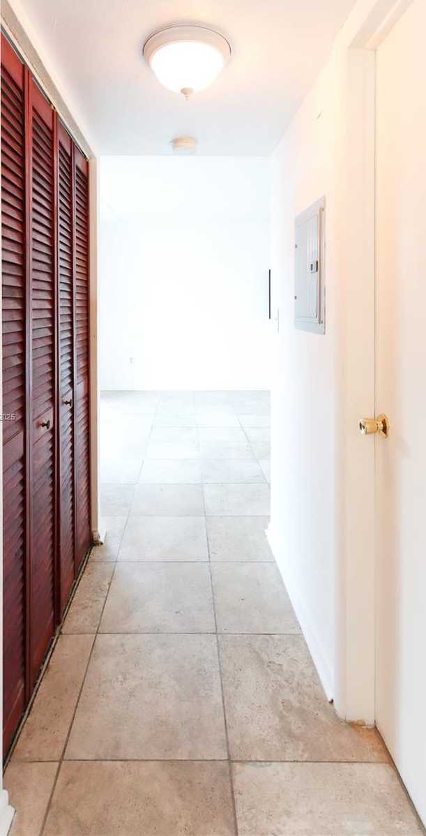 Small Image of 6900 BAY DR #3I, Miami Beach Number 7