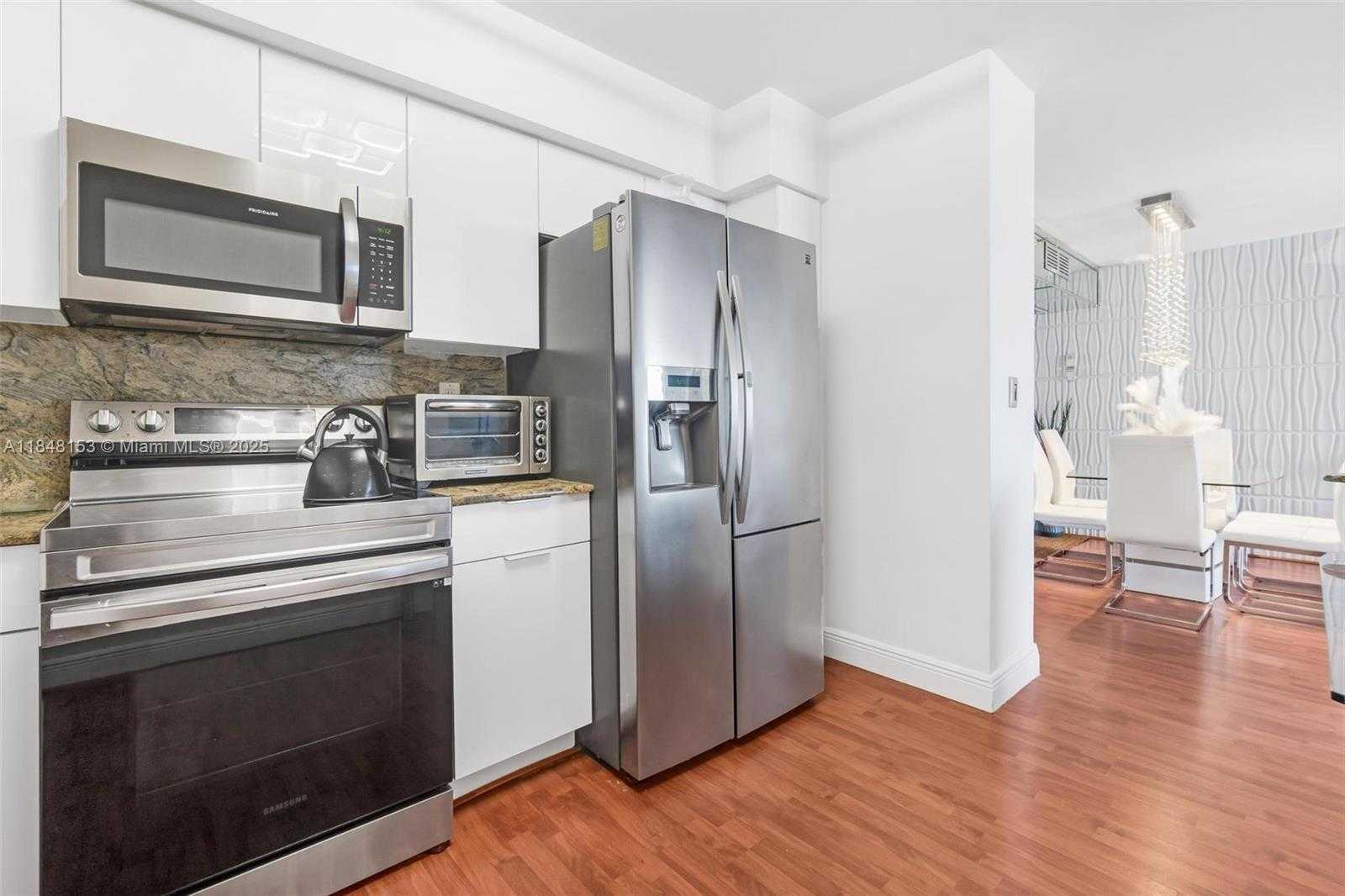 Small Image of 3530 MYSTIC POINTE DR #3107, Aventura Number 11