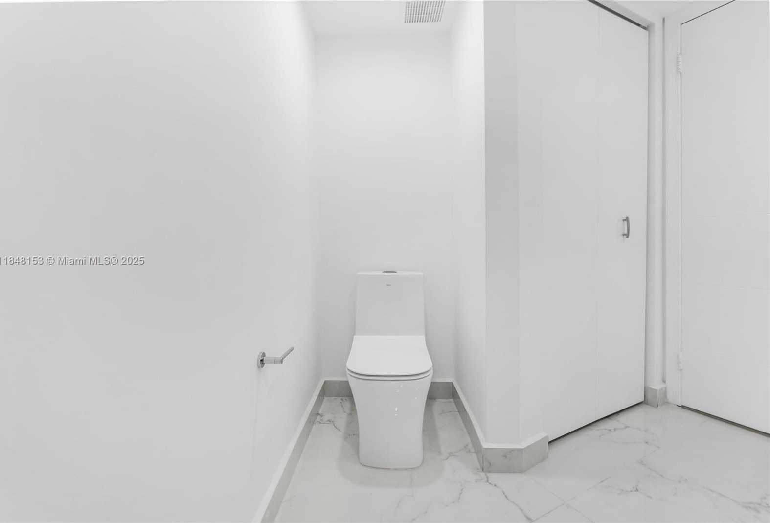 Small Image of 3530 MYSTIC POINTE DR #3107, Aventura Number 16