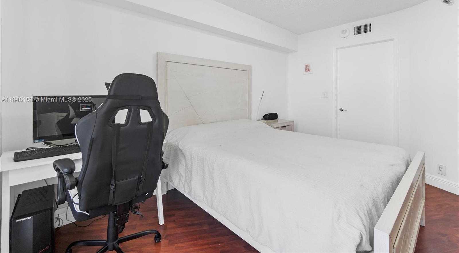 Small Image of 3530 MYSTIC POINTE DR #3107, Aventura Number 17
