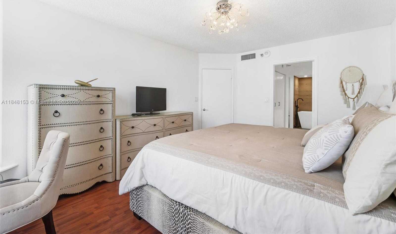 Small Image of 3530 MYSTIC POINTE DR #3107, Aventura Number 20