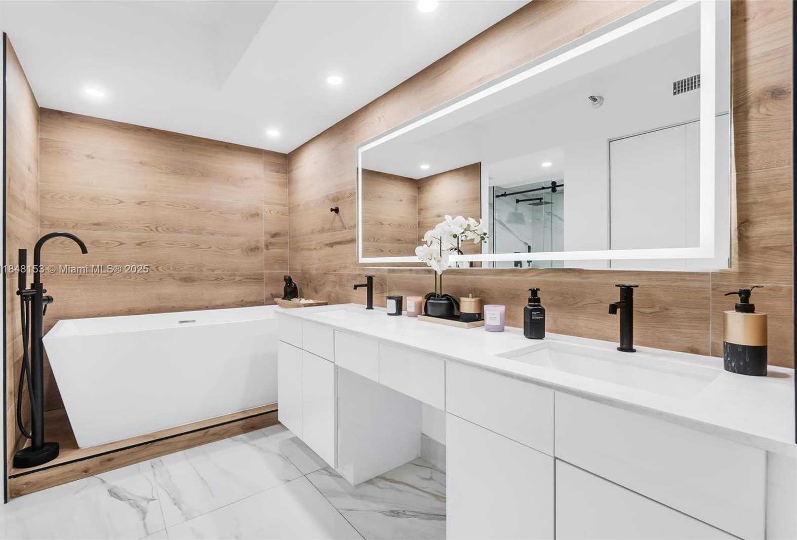 Small Image of 3530 MYSTIC POINTE DR #3107, Aventura Number 24