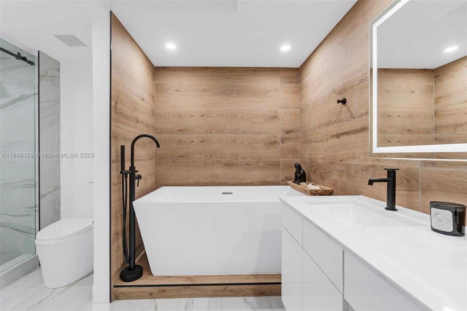 Small Image of 3530 MYSTIC POINTE DR #3107, Aventura Number 25