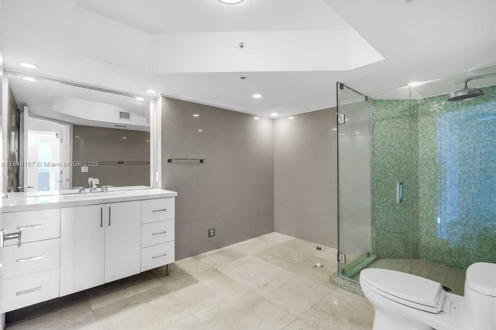 Small Image of 6301 COLLINS AVE #1903, Miami Beach Number 16