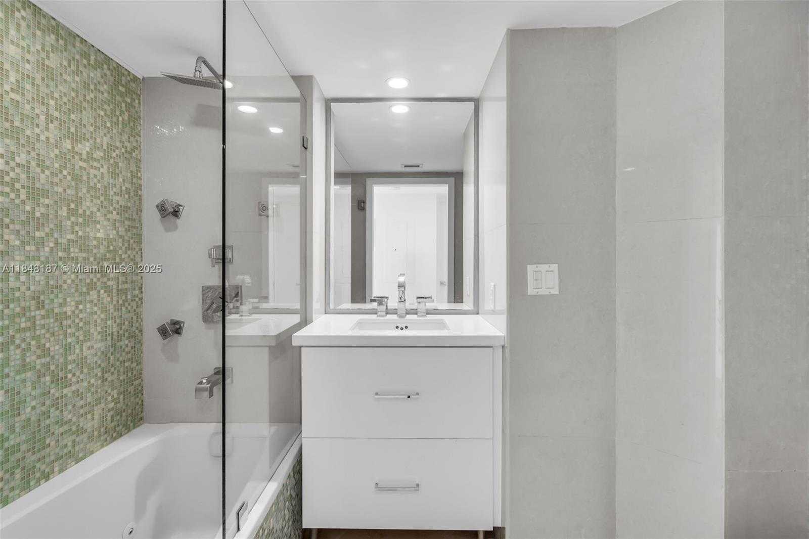 Small Image of 6301 COLLINS AVE #1903, Miami Beach Number 22