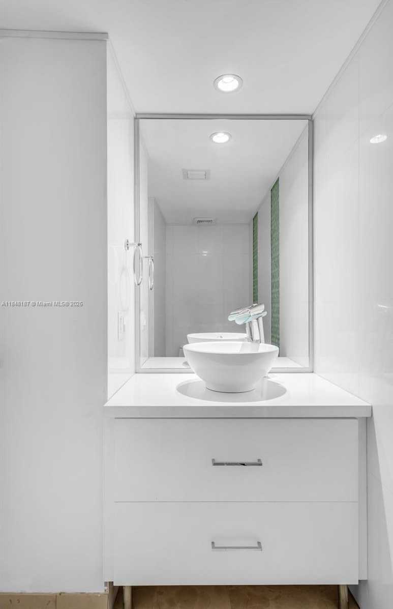 Small Image of 6301 COLLINS AVE #1903, Miami Beach Number 23