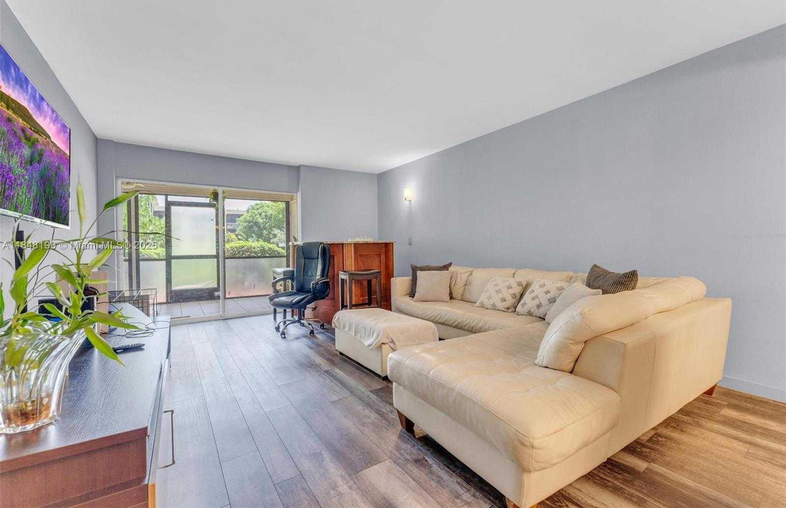 Small Image of 23380 CAROLWOOD LN #101, Boca Raton Number 11
