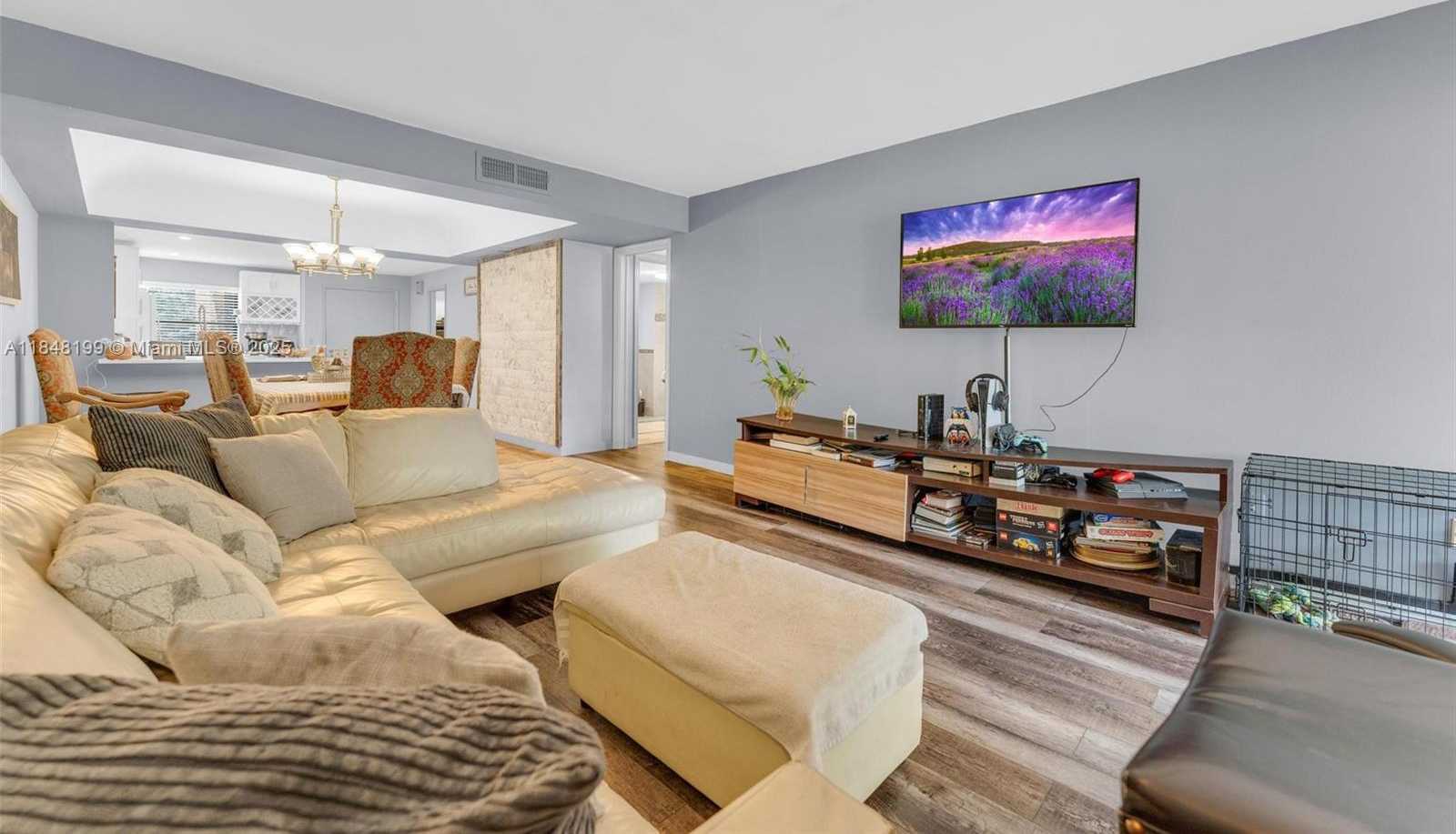 Small Image of 23380 CAROLWOOD LN #101, Boca Raton Number 12