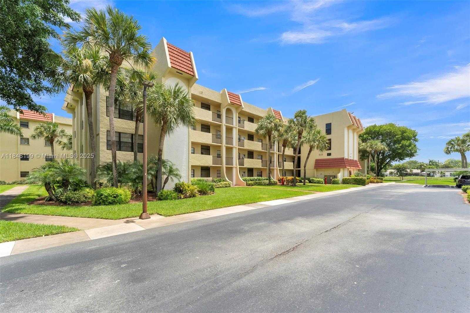 Small Image of 23380 CAROLWOOD LN #101, Boca Raton Number 29