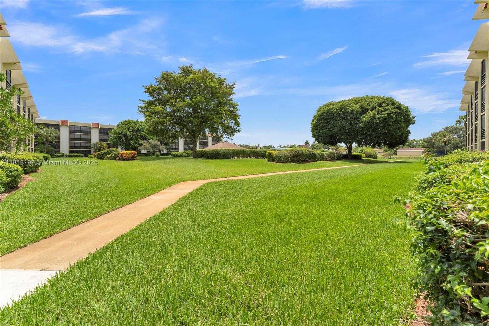 Small Image of 23380 CAROLWOOD LN #101, Boca Raton Number 37