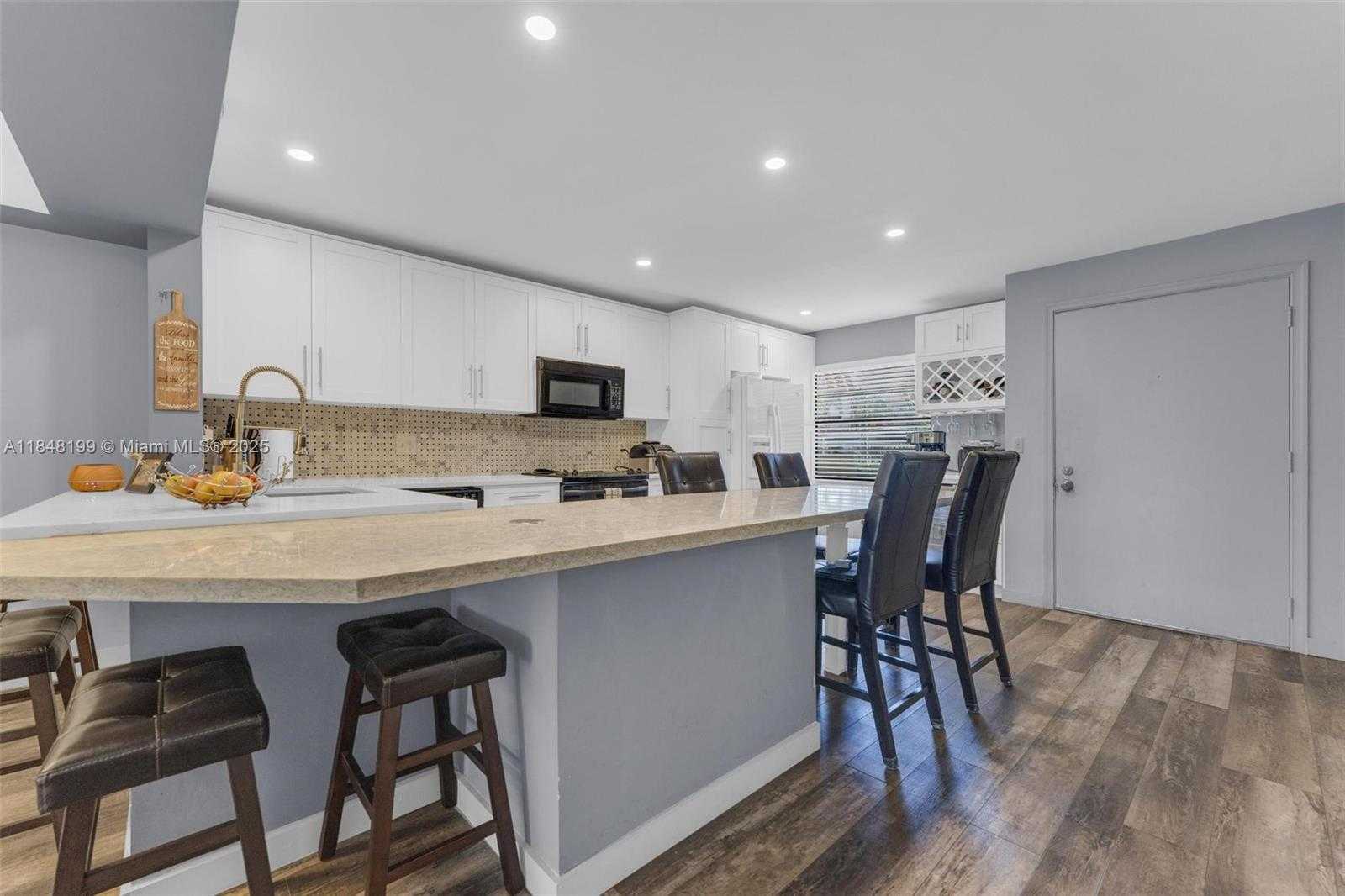 Small Image of 23380 CAROLWOOD LN #101, Boca Raton Number 4