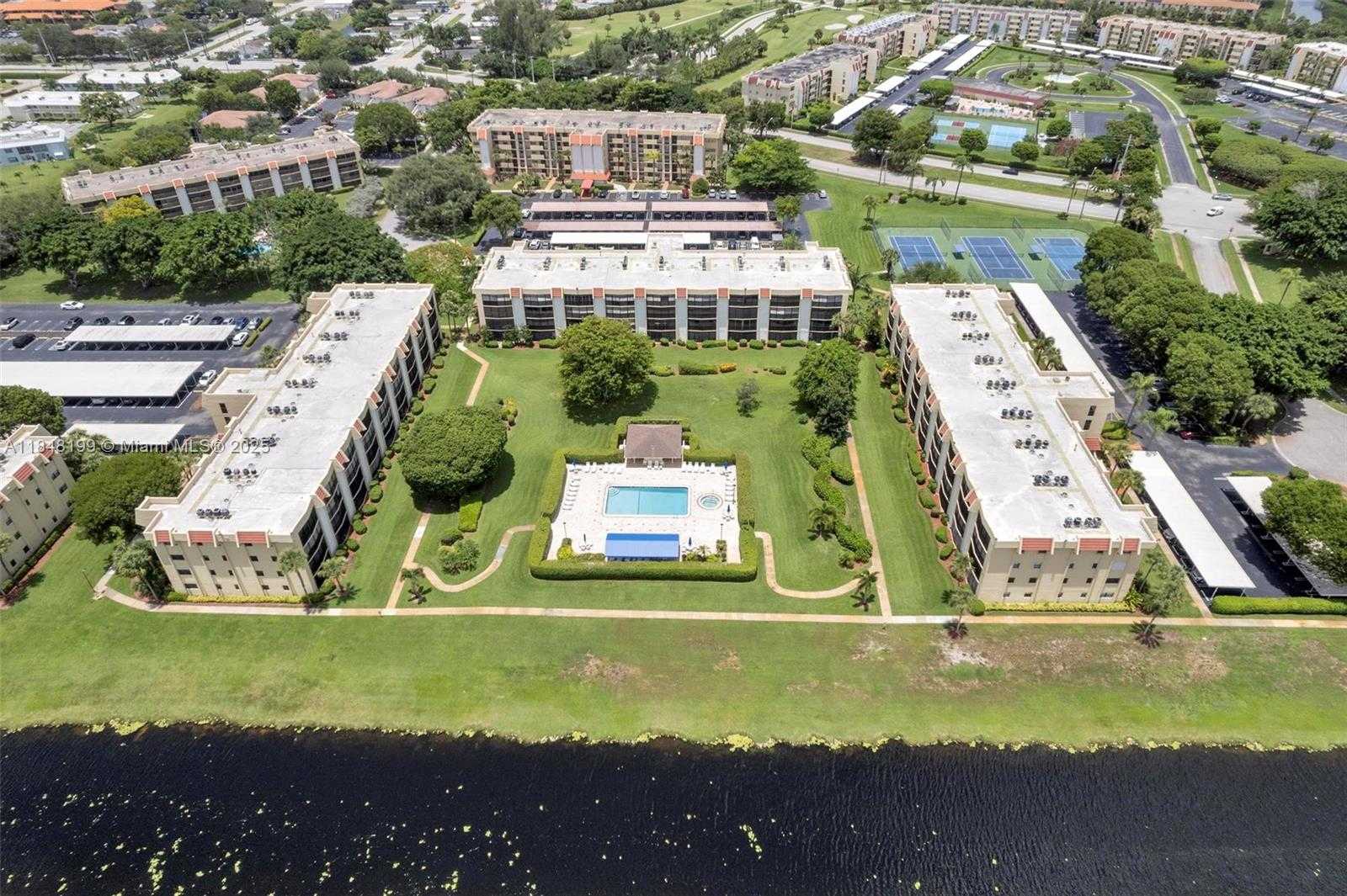 Small Image of 23380 CAROLWOOD LN #101, Boca Raton Number 44