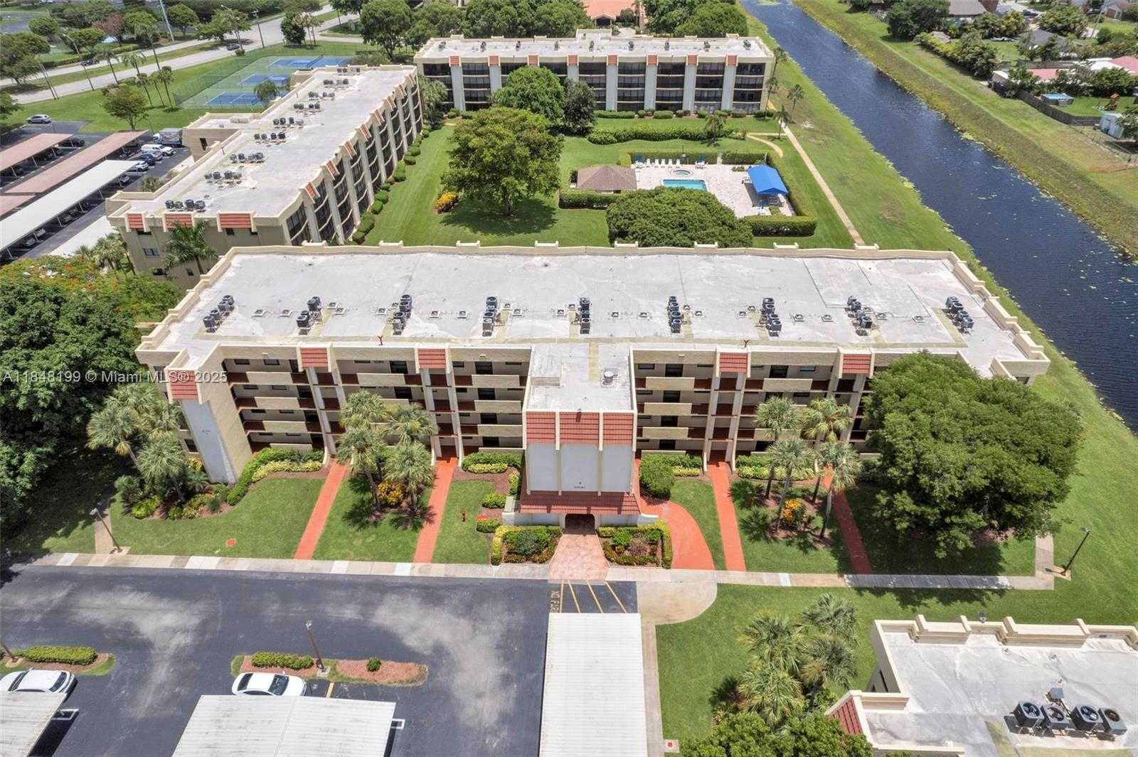 Small Image of 23380 CAROLWOOD LN #101, Boca Raton Number 46