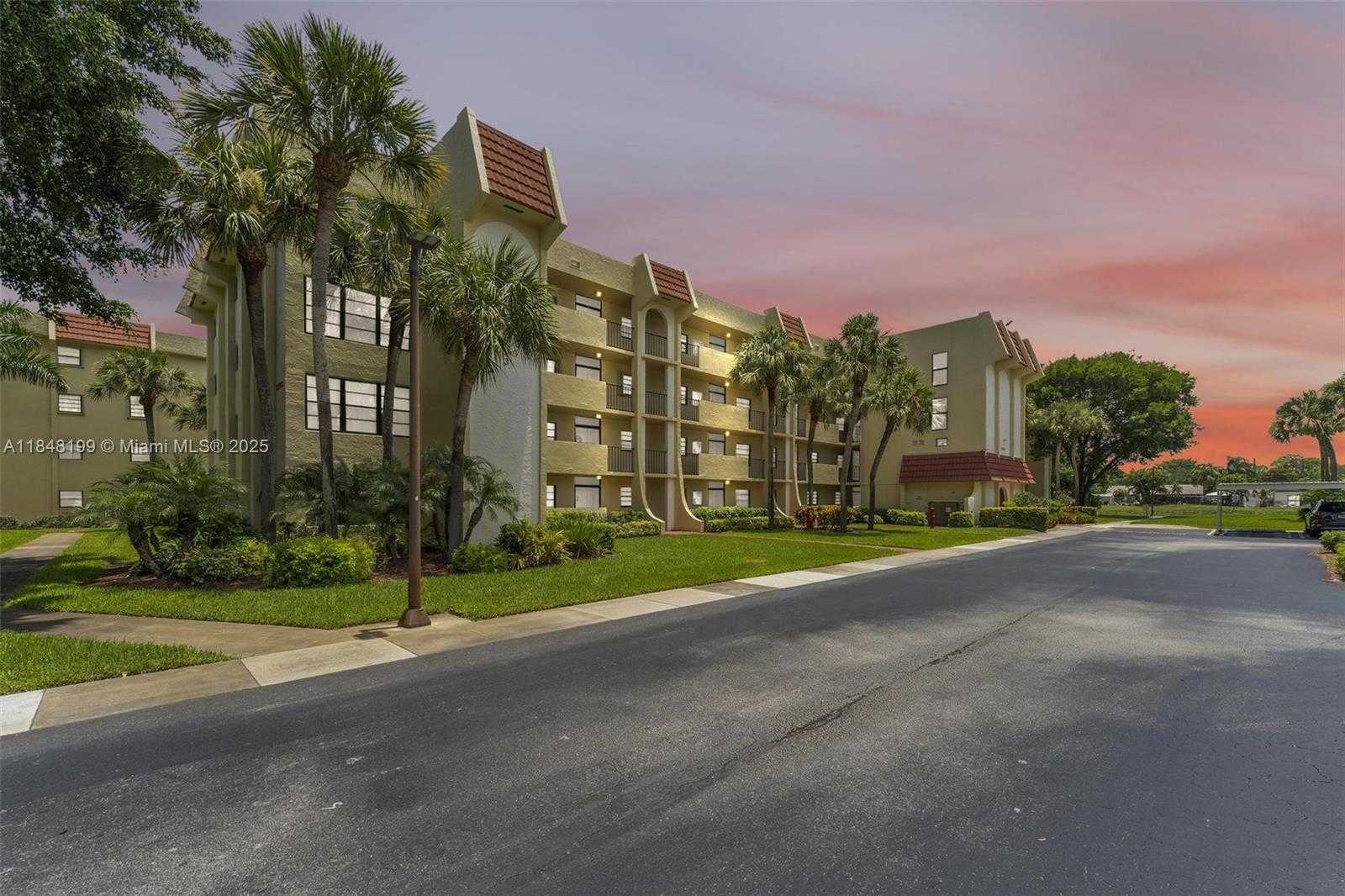Small Image of 23380 CAROLWOOD LN #101, Boca Raton Number 48