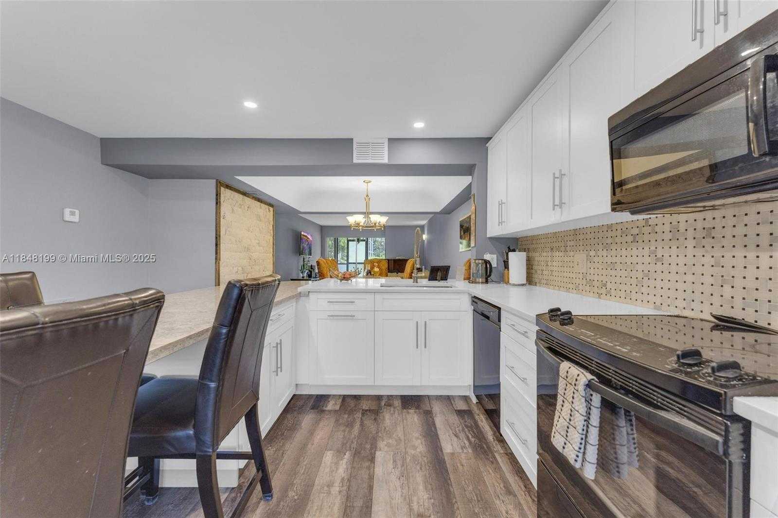 Small Image of 23380 CAROLWOOD LN #101, Boca Raton Number 6