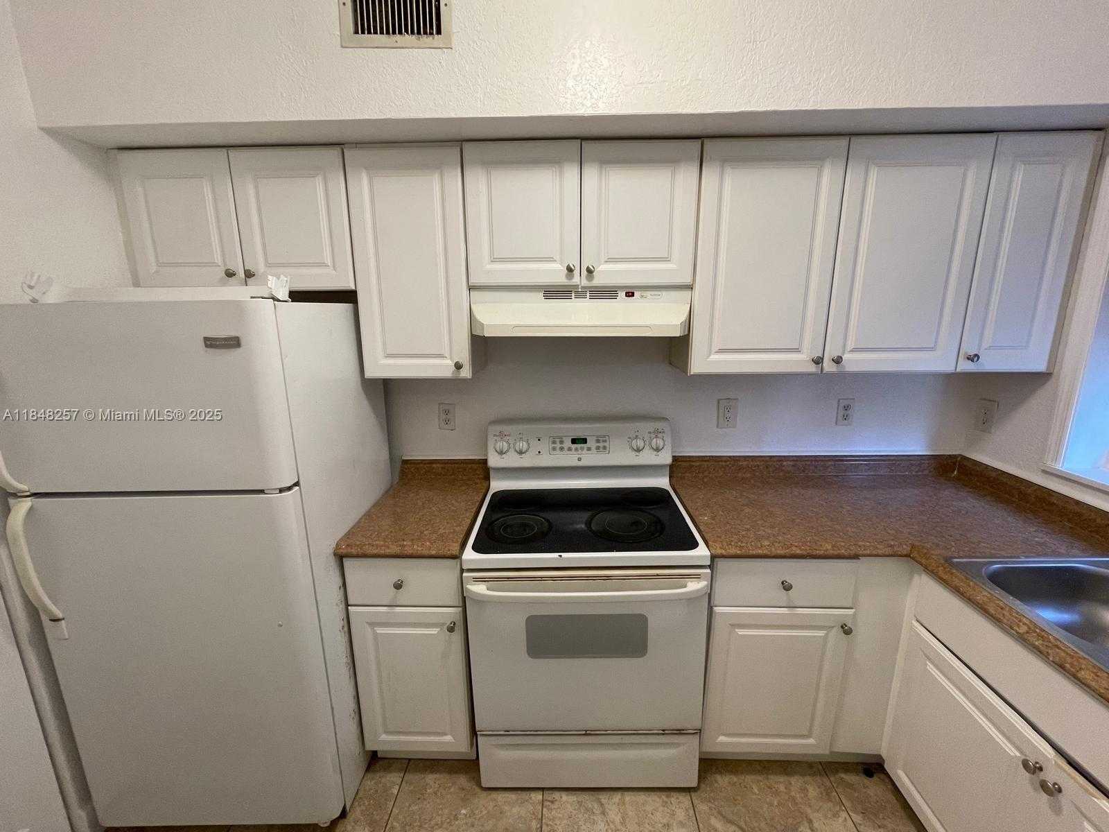 Small Image of 429 NORTH WEST 83RD ST #429, Miami Number 3