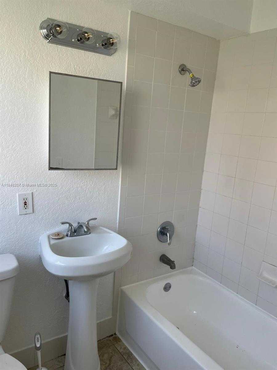 Small Image of 429 NORTH WEST 83RD ST #429, Miami Number 8