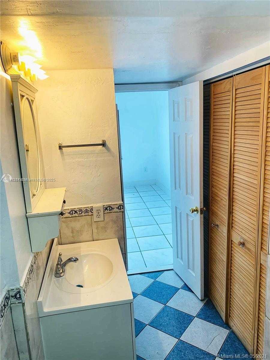 Small Image of 1325 WEST 68TH ST #514, Hialeah Number 10