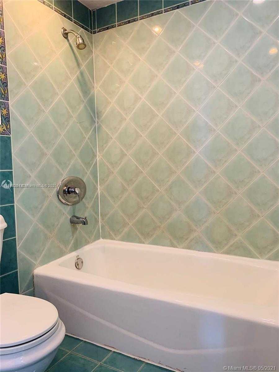 Small Image of 1325 WEST 68TH ST #514, Hialeah Number 12