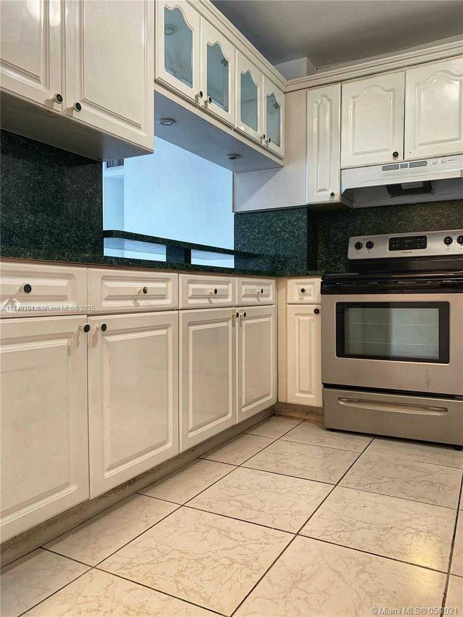 Small Image of 1325 WEST 68TH ST #514, Hialeah Number 2
