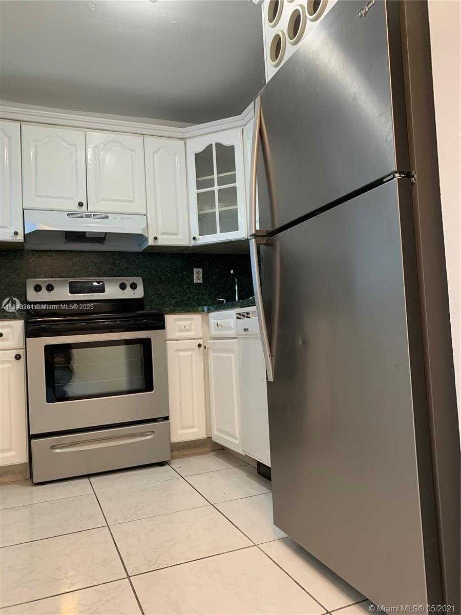 Small Image of 1325 WEST 68TH ST #514, Hialeah Number 3