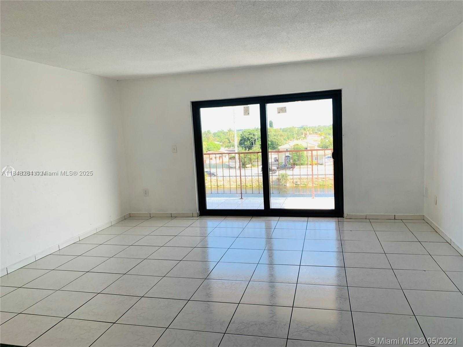 Small Image of 1325 WEST 68TH ST #514, Hialeah Number 4
