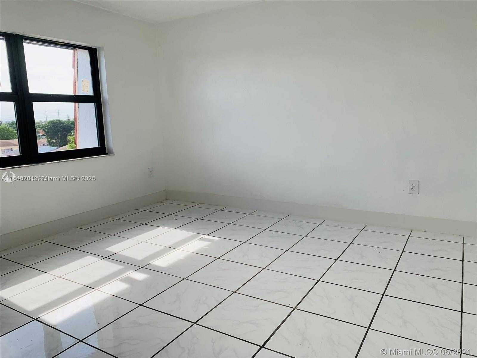 Small Image of 1325 WEST 68TH ST #514, Hialeah Number 6