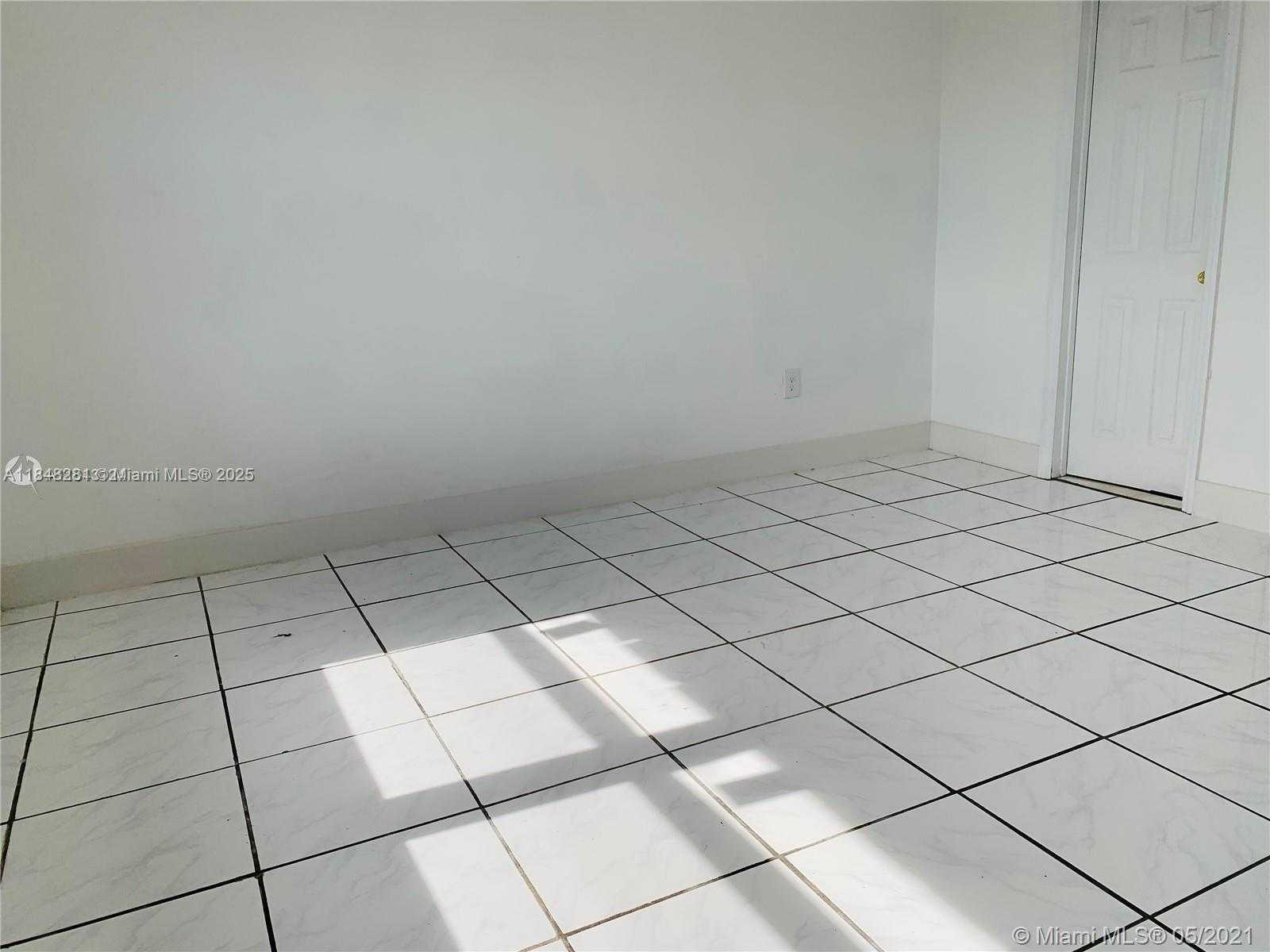 Small Image of 1325 WEST 68TH ST #514, Hialeah Number 8