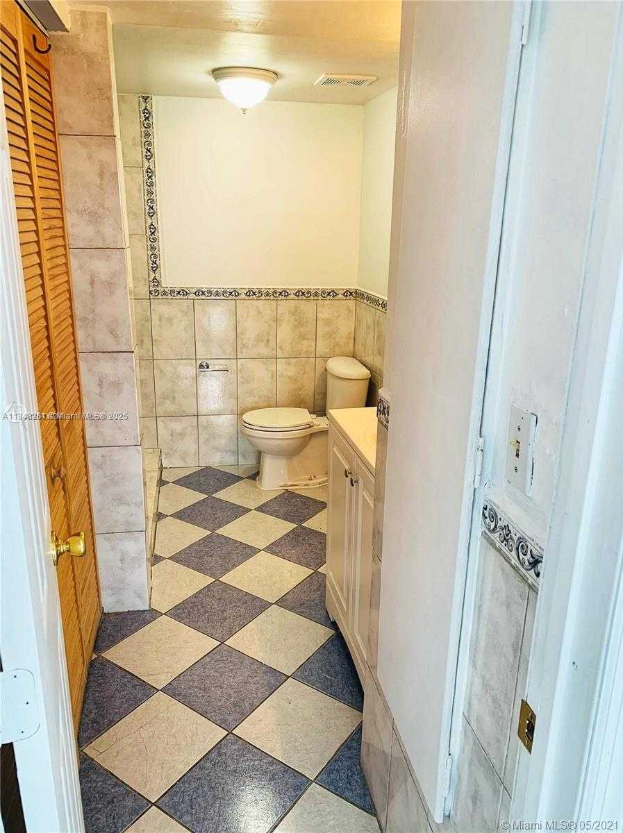 Small Image of 1325 WEST 68TH ST #514, Hialeah Number 9