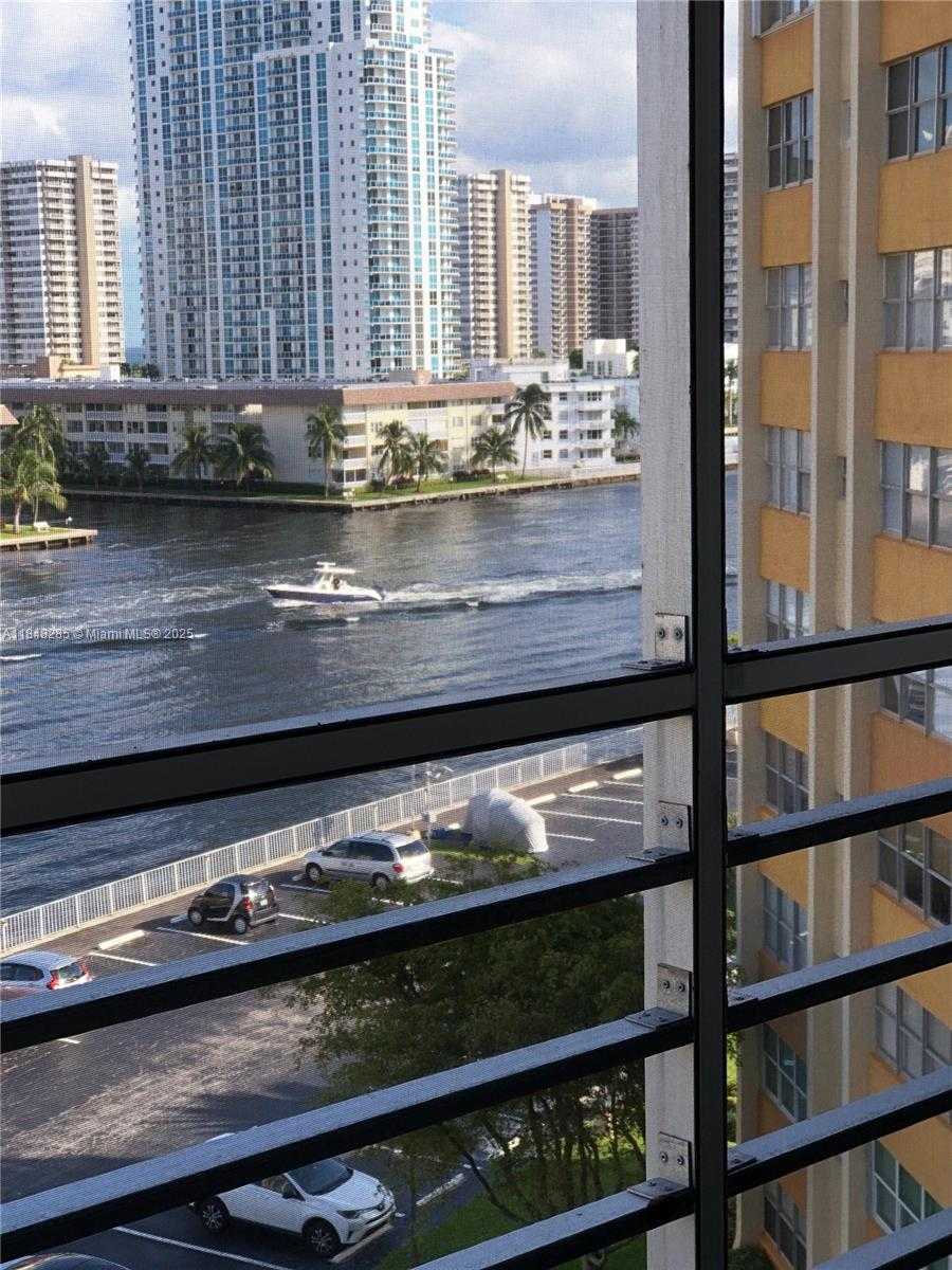 Small Image of 100 GOLDEN ISLES DR #706, Hallandale Beach Number 12