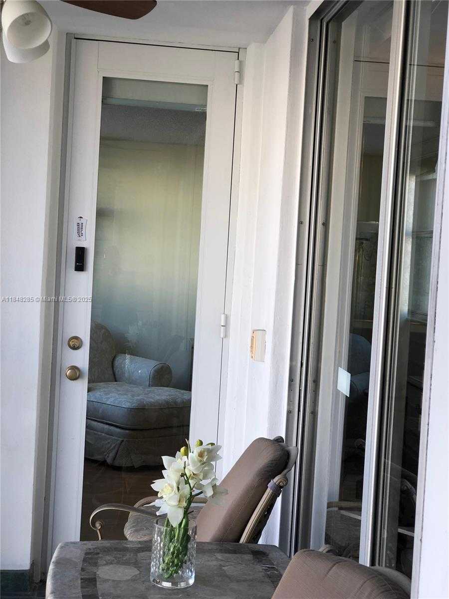 Small Image of 100 GOLDEN ISLES DR #706, Hallandale Beach Number 17