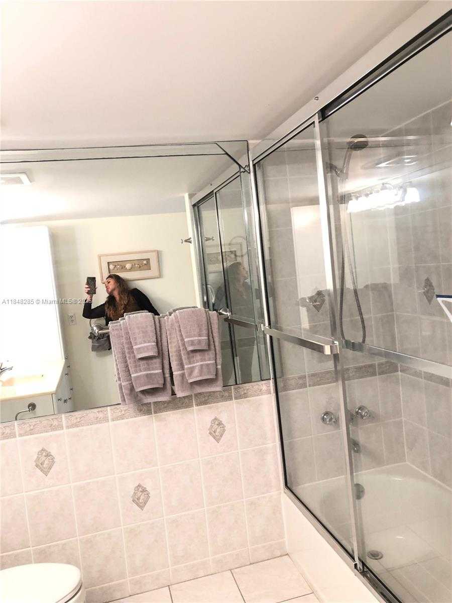 Small Image of 100 GOLDEN ISLES DR #706, Hallandale Beach Number 19